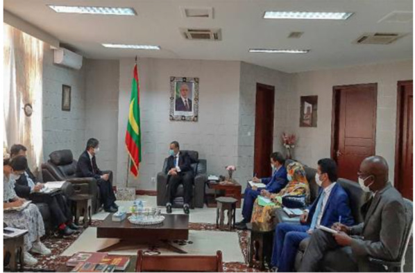 Le ministre des Affaires étrangères reçoit les copies figurées des lettres de créance du nouvel ambassadeur de la République Populaire de Chine Le ministre des Affaires étrangères reçoit les copies figurées des lettres de créance du nouvel ambassadeur de la République Populaire de Chine