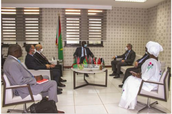 Le ministre des Affaires économiques reçoit une mission du haut conseil des hommes d’affaires du Moyen Orient Le ministre des Affaires économiques reçoit une mission du haut conseil des hommes d’affaires du Moyen Orient