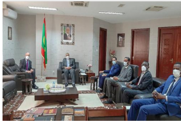 Le ministre des Affaires étrangères reçoit les copies figurées des lettres de créance du nouvel ambassadeur des Etats-Unis du Mexique Le ministre des Affaires étrangères reçoit les copies figurées des lettres de créance du nouvel ambassadeur des Etats-Unis du Mexique