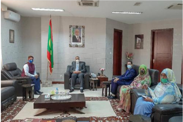 Le ministre des Affaires étrangères reçoit les copies figurées des lettres du nouvel ambassadeur de l’Inde Le ministre des Affaires étrangères reçoit les copies figurées des lettres du nouvel ambassadeur de l’Inde