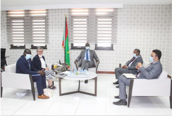 Le ministre des Affaires économiques reçoit la directrice de l'Agence Française de Développement Le ministre des Affaires économiques reçoit la directrice de l'Agence Française de Développement