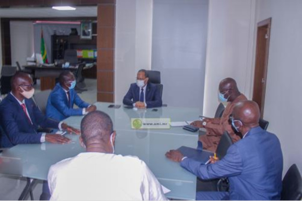 Le ministre de l’Équipement et des Transports reçoit l'ambassadeur du Sénégal