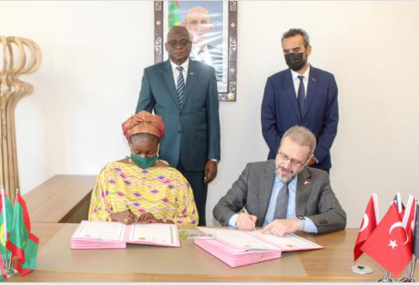 Signature d’une convention entre l’Agence de Promotion de l’Investissement et le conseil des hommes d’affaires du Moyen-Orient Signature d’une convention entre l’Agence de Promotion de l’Investissement et le conseil des hommes d’affaires du Moyen-Orient
