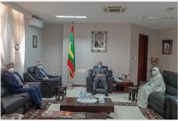 Le ministre des Affaires étrangères reçoit l'ambassadeur de France et l'ambassadeur chef de la Délégation de l'Union Européenne Le ministre des Affaires étrangères reçoit l'ambassadeur de France et l'ambassadeur chef de la Délégation de l'Union Européenne