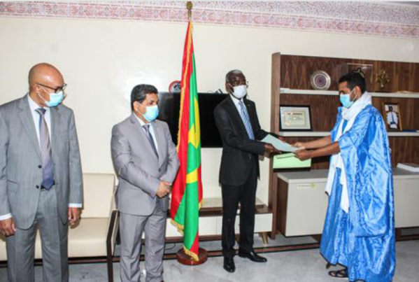 Le ministre de la Fonction publique reçoit les plate- formes revendicatives des centrales syndicales Le ministre de la Fonction publique reçoit les plate- formes revendicatives des centrales syndicales