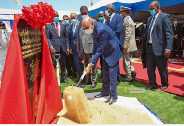 Le Président de la République pose la première pierre du système de sécurité et de surveillance de la ville de Nouakchott Le Président de la République pose la première pierre du système de sécurité et de surveillance de la ville de Nouakchott