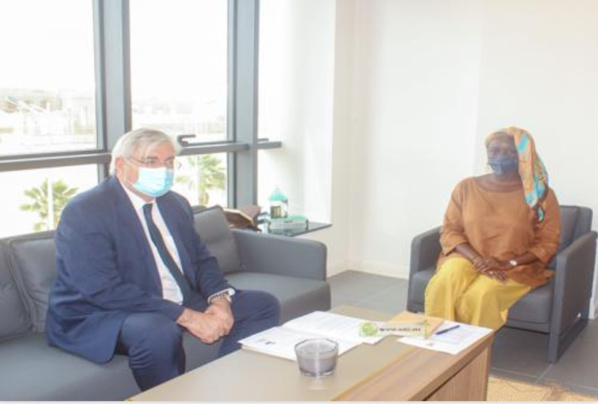 La directrice générale de l’Agence de Promotion des Investissement à en Mauritanie se réunit avec l’ambassadeur de l’Afrique du Sud