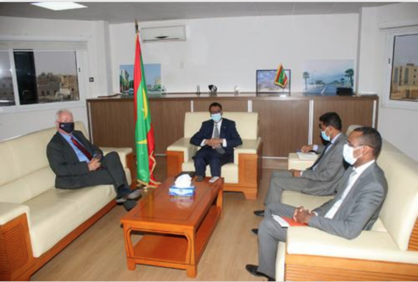 Le ministre du Pétrole reçoit l'ambassadeur du Royaume Uni Le ministre du Pétrole reçoit l'ambassadeur du Royaume Uni