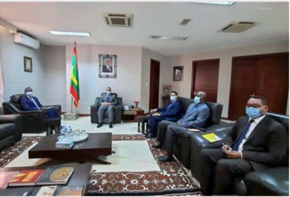 Le ministre des Affaires étrangères reçoit l’ambassadeur du Sénégal