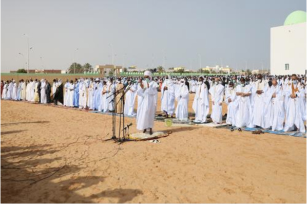 Le président de la République effectue la prière de l'Aïd al-Fitr dans l'ancienne mosquée Le président de la République effectue la prière de l'Aïd al-Fitr dans l'ancienne mosquée