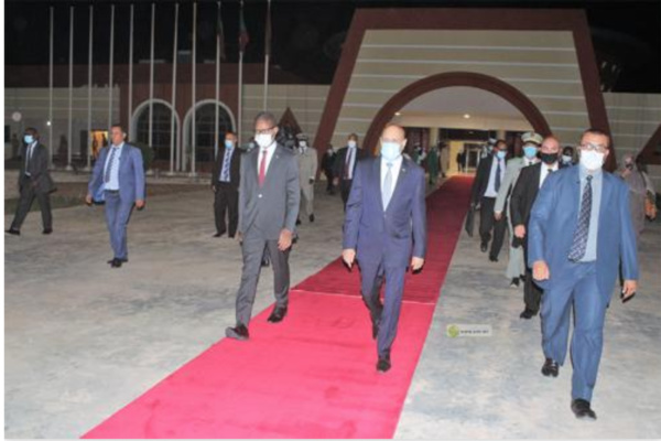 Le Président de la République effectue une visite officielle en France Le Président de la République effectue une visite officielle en France