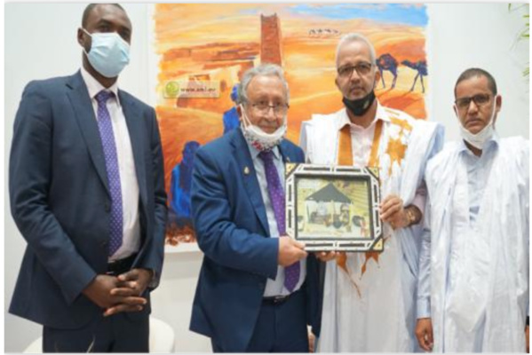 L’ambassadeur palestinien à Madrid visite le pavillon mauritanien et loue le don du peuple mauritanien à la Palestine L’ambassadeur palestinien à Madrid visite le pavillon mauritanien et loue le don du peuple mauritanien à la Palestine