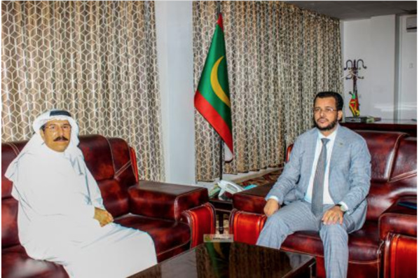 Activités gouvernementales Le ministre des Affaires islamiques s'entretient avec l'ambassadeur du Koweït Activités gouvernementales Le ministre des Affaires islamiques s'entretient avec l'ambassadeur du Koweït