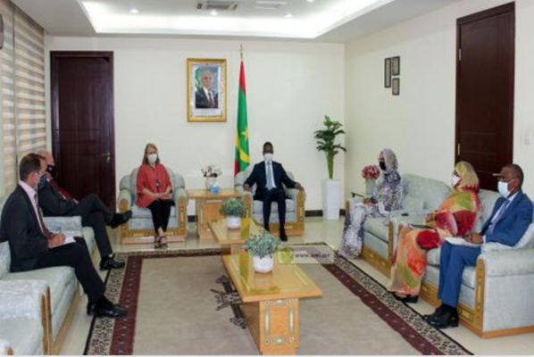 Le Premier ministre reçoit l'ambassadrice régionale de la COP 26 pour le Moyen- orient et l’Afrique Le Premier ministre reçoit l'ambassadrice régionale de la COP 26 pour le Moyen- orient et l’Afrique