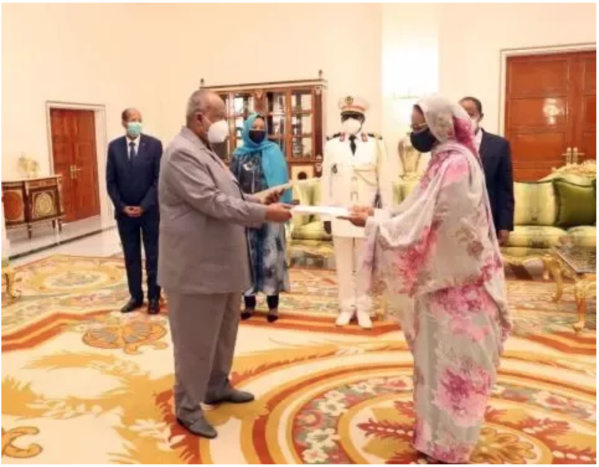 L'Ambassadrice Khadijetou M’Bareck Fall accréditée par Omar Guelleh L'Ambassadrice Khadijetou M’Bareck Fall accréditée par Omar Guelleh