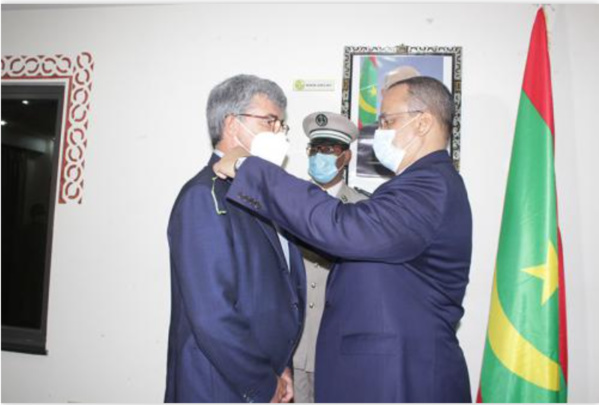 Le ministre des Affaires étrangères décore le chef de la Délégation de l'Union Européenne Le ministre des Affaires étrangères décore le chef de la Délégation de l'Union Européenne