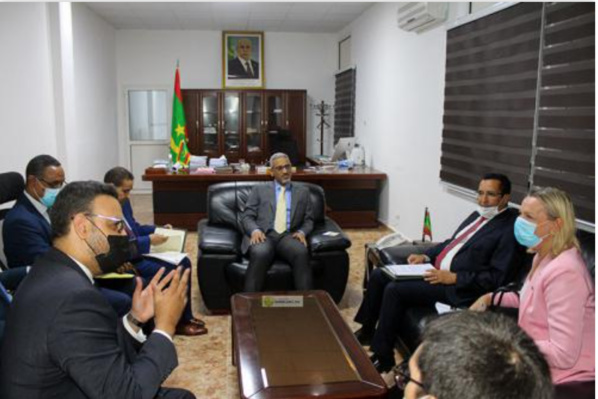 Le ministre de l'Hydraulique examine avec une délégation de la BAD les relations de coopération Le ministre de l'Hydraulique examine avec une délégation de la BAD les relations de coopération