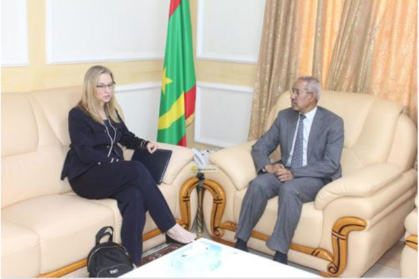 Le ministre de la Défense nationale reçoit l'ambassadrice des Etats Unis d'Amérique Le ministre de la Défense nationale reçoit l'ambassadrice des Etats Unis d'Amérique