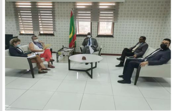 Le ministre des Affaires économiques reçoit la directrice de l'Agence Française de Développement Le ministre des Affaires économiques reçoit la directrice de l'Agence Française de Développement