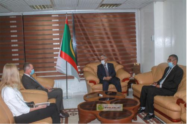 Le ministre de la Culture, de la jeunesse et des sports reçoit l'ambassadeur de Russie Le ministre de la Culture, de la jeunesse et des sports reçoit l'ambassadeur de Russie