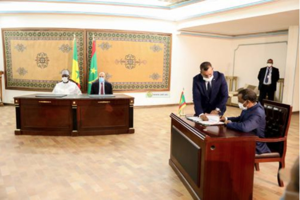 Le président de la République et son homologue sénégalais supervisent la signature de plusieurs accords de coopération Le président de la République et son homologue sénégalais supervisent la signature de plusieurs accords de coopération