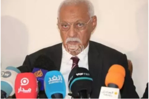 La défense d'Aziz dit avoir été empêchée de rendre visite à son client. La défense d'Aziz dit avoir été empêchée de rendre visite à son client.