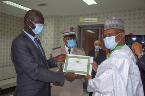 Décoration du Secrétaire Exécutif du G5 Sahel au terme de sa mission en Mauritanie