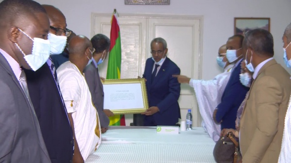 Photos : cérémonie d'au revoir à l'Ambassade de Mauritanie à Dakar en l'honneur de Cheikhna Nenni Moulaye Zeine Photos : cérémonie d'au revoir à l'Ambassade de Mauritanie à Dakar en l'honneur de Cheikhna Nenni Moulaye Zeine