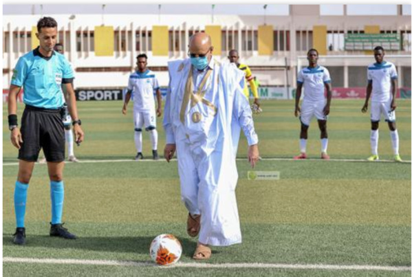 Le président de la République donne le coup d'envoi de la finale de la Coupe du Président de la République Le président de la République donne le coup d'envoi de la finale de la Coupe du Président de la République
