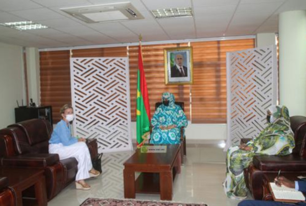 La ministre du Commerce s'entretient avec la directrice adjointe de l'Agence française de développement La ministre du Commerce s'entretient avec la directrice adjointe de l'Agence française de développement