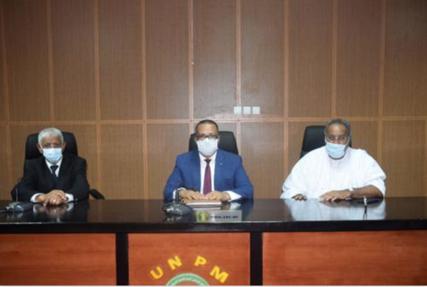 Le président de l'UNPM en réunion avec le bureau de la fédération de l'industrie, des mines et de l'énergie Le président de l'UNPM en réunion avec le bureau de la fédération de l'industrie, des mines et de l'énergie