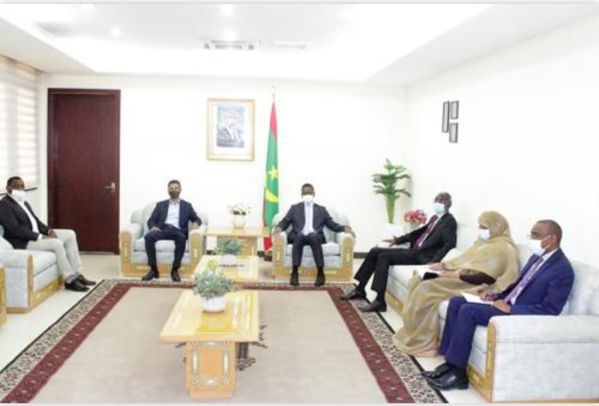 Le Premier ministre reçoit le président du Conseil exécutif de la Confédération internationale des syndicats d'Asie et d'Afrique Le Premier ministre reçoit le président du Conseil exécutif de la Confédération internationale des syndicats d'Asie et d'Afrique