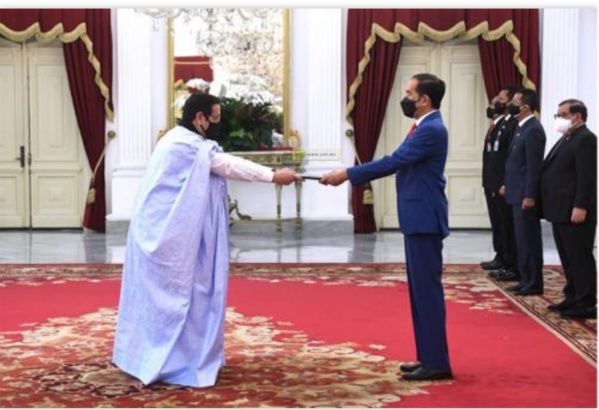 L'ambassadeur de Mauritanie en Indonésie présente ses lettres de créance au président indonésien