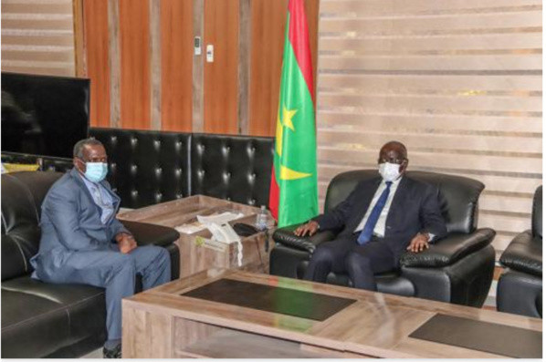 Le ministre de l'Intérieur et de la Décentralisation reçoit le Consul Général de Guinée-Bissau Le ministre de l'Intérieur et de la Décentralisation reçoit le Consul Général de Guinée-Bissau