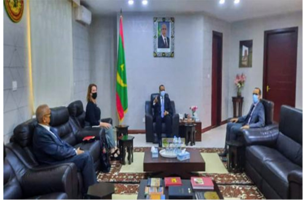 Le ministre des Affaires étrangères reçoit une copie des lettres de créance de l'ambassadeur du Canada Le ministre des Affaires étrangères reçoit une copie des lettres de créance de l'ambassadeur du Canada