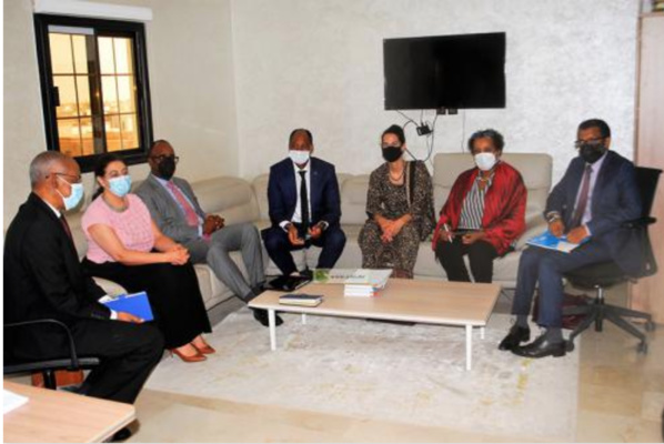 Le ministre de l’Emploi reçoit une mission de la Banque mondiale Le ministre de l’Emploi reçoit une mission de la Banque mondiale