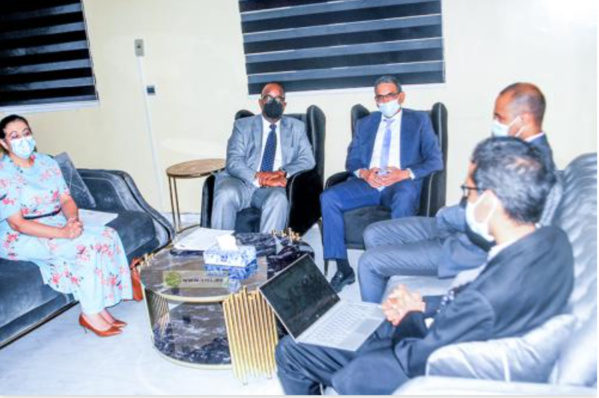 Le ministre de de la Transition numérique s'entretient avec une mission de la Banque Mondiale Le ministre de de la Transition numérique s'entretient avec une mission de la Banque Mondiale