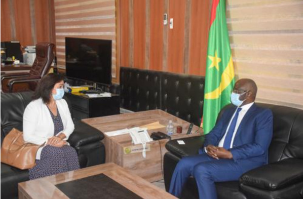 Le ministre de l’Intérieur reçoit l’ambassadrice d’Espagne