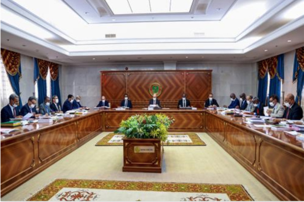 Le Président de la République engage le Gouvernement à veiller au respect scrupuleux des lois et règlements Le Président de la République engage le Gouvernement à veiller au respect scrupuleux des lois et règlements