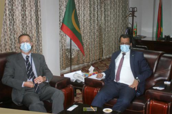 Le ministre des Affaires islamiques reçoit l'ambassadeur chef de la délégation de l'Union européenne Le ministre des Affaires islamiques reçoit l'ambassadeur chef de la délégation de l'Union européenne