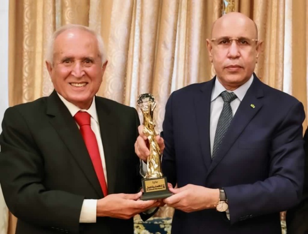 Le Président de la République reçoit le Président du Groupe Al-Iktissad Wal-Aamal Le Président de la République reçoit le Président du Groupe Al-Iktissad Wal-Aamal