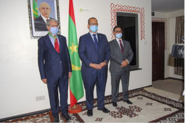 L'ambassadeur d'Algérie décoré de la médaille de Commandeur de l'Ordre du Mérite National