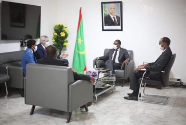 Le ministre de la santé reçoit l’ambassadeur d’Afrique du Sud Le ministre de la santé reçoit l’ambassadeur d’Afrique du Sud