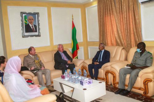 Le ministre de la Défense nationale reçoit l'ambassadeur britannique Le ministre de la Défense nationale reçoit l'ambassadeur britannique