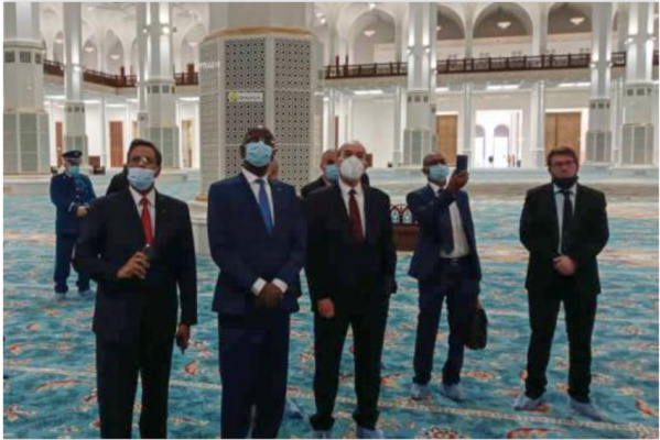Les ministres mauritanien et algérien de l’Intérieur visitent la grande mosquée d’Alger