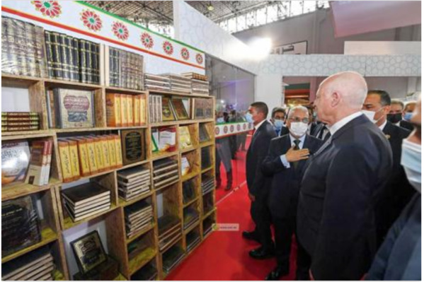 Le président tunisien visite le pavillon mauritanien au Salon international du livre de Tunis