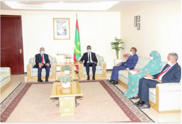 Le Premier ministre reçoit le président de l'Académie arabe des sciences, technologies et transport maritime Le Premier ministre reçoit le président de l'Académie arabe des sciences, technologies et transport maritime