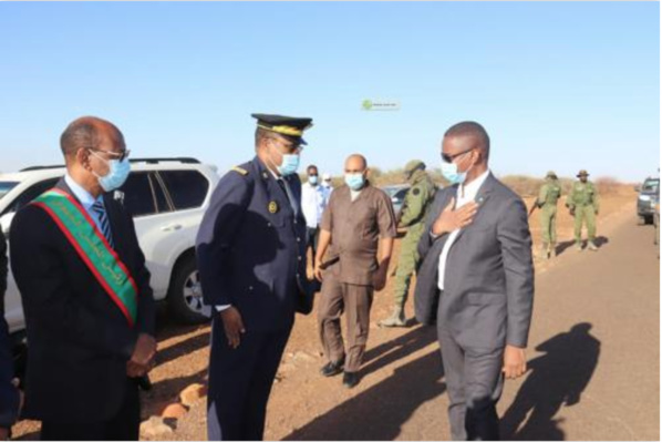 Le Premier ministre arrive à l'arrondissement administratif de l’Aoueinat Le Premier ministre arrive à l'arrondissement administratif de l’Aoueinat