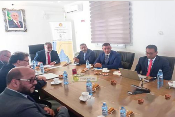 Le président de l'Autorité de la zone franche de Nouadhibou reçoit une délégation d'hommes d'affaires du Moyen-Orient Le président de l'Autorité de la zone franche de Nouadhibou reçoit une délégation d'hommes d'affaires du Moyen-Orient