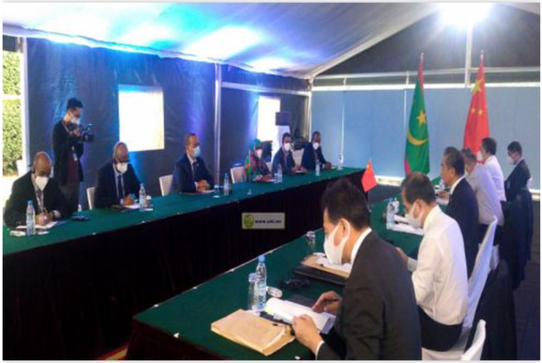 Dakar : Le ministre des Affaires étrangères se réunit au conseiller d'État et ministre des Affaires étrangères de la République populaire de Chine